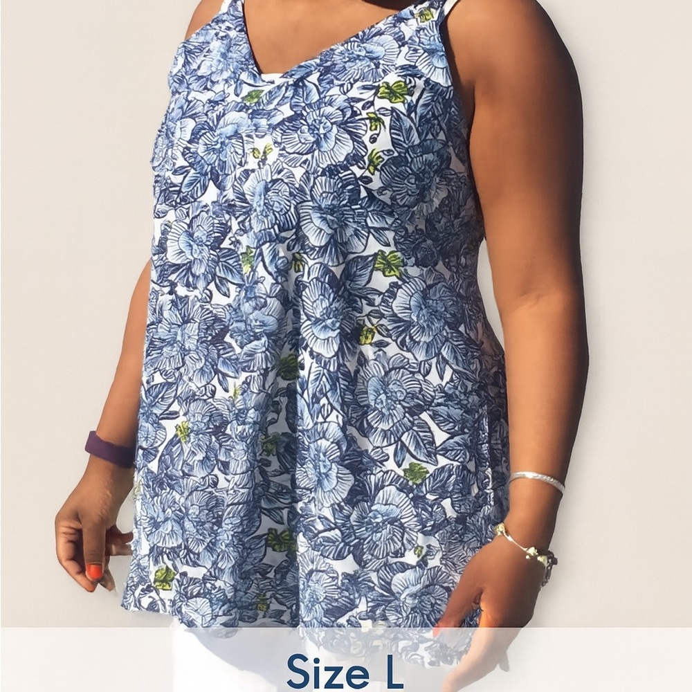 🌿 Lush Blue & White Floral Tunic Tank – Size L - Picture 4 of 4